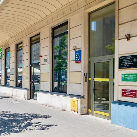 Jess Inn Hostel Rondo Charles De Gaulle Warsawa Bagian luar foto