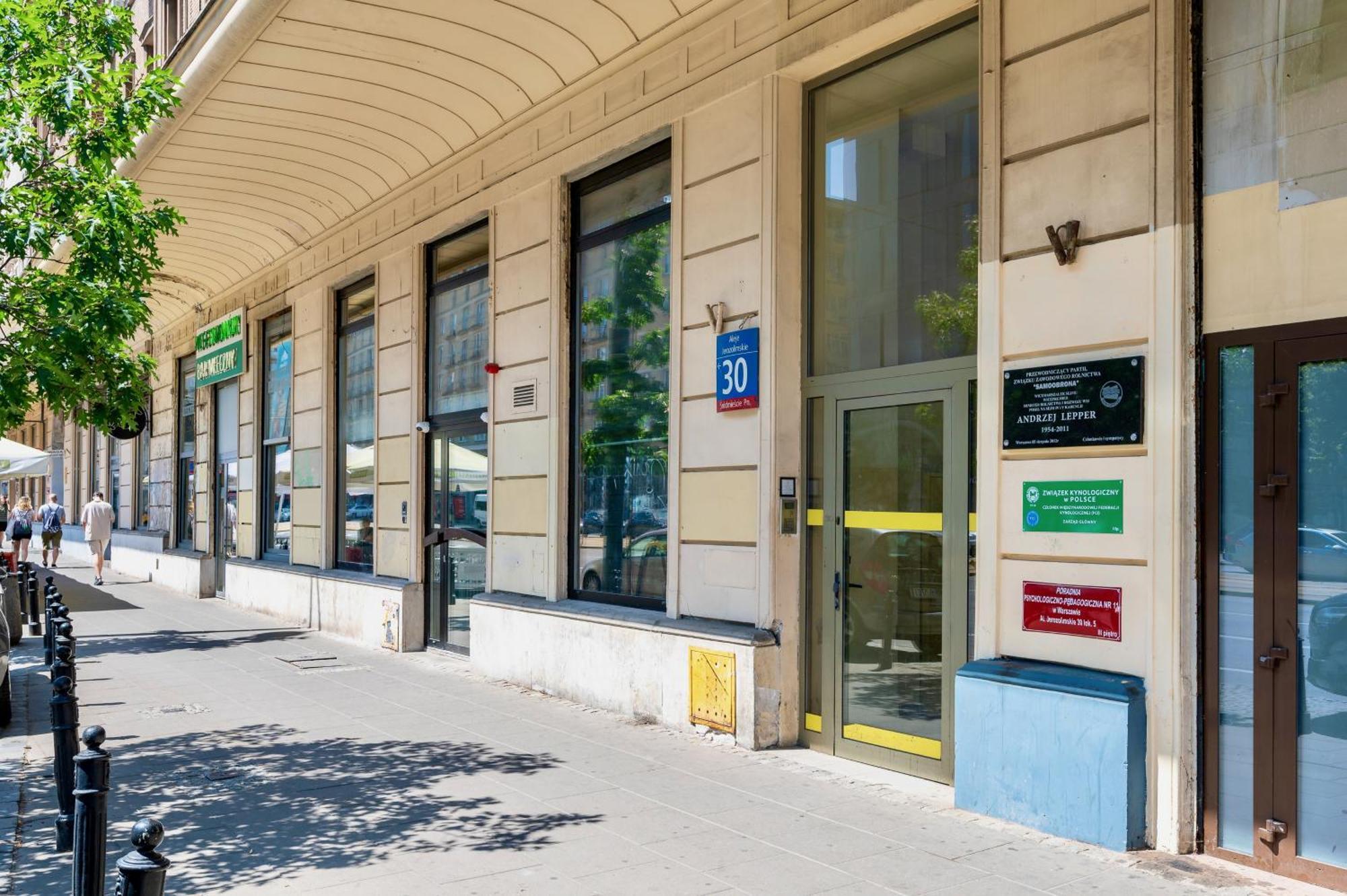 Jess Inn Hostel Rondo Charles De Gaulle Warsawa Bagian luar foto