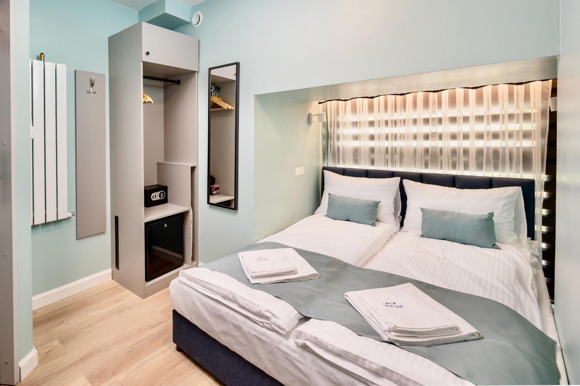 Jess Inn Hostel Rondo Charles De Gaulle Warsawa Bagian luar foto